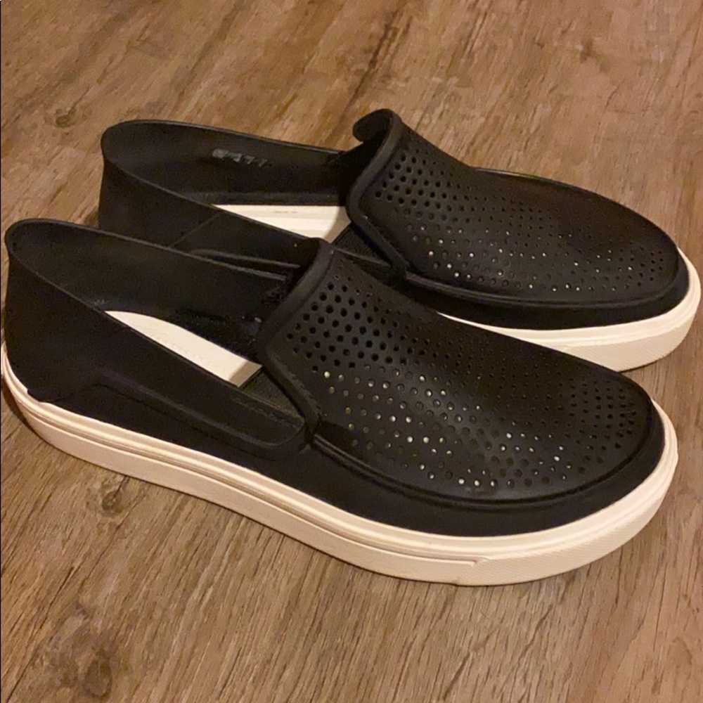 Crocs size 7